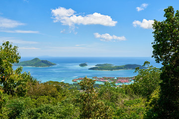 Fototapeta na wymiar Panoramic view of the coastline of the Seychelles Islands and Ed
