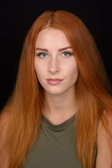 Naklejka premium Portrait photo shoot of a beautiful young red-haired girl