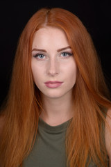 Naklejka premium Portrait photo shoot of a beautiful young red-haired girl
