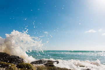 Bursts of the waves of the sea, Wave bursting over rocks