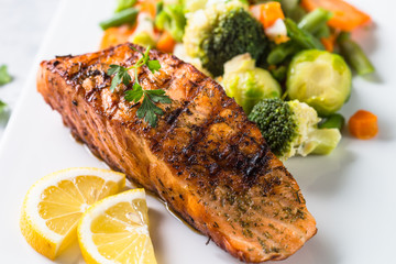 Grilled salmon fillet with vegetables mix. 
