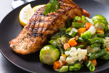 Grilled salmon fillet with vegetables mix. 