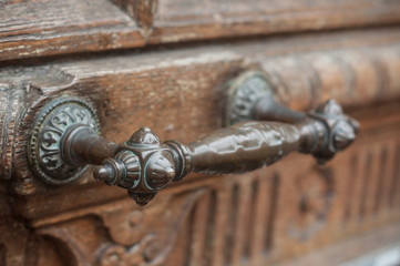 closeup of bronze handle on wooden door