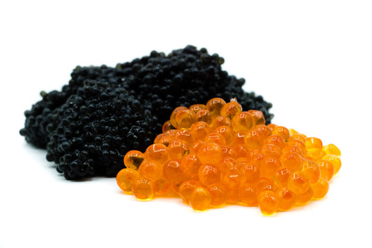Kaviar Fischeier  isoliert freigestellt auf weißen Hintergrund, Freisteller
