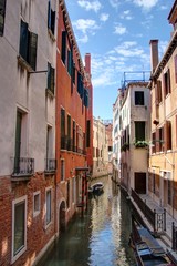 Fototapeta na wymiar Dans les rues de Venise