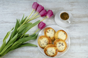 rolls with cottage cheese and raisin