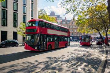 Werbefreier Londoner roter Bus