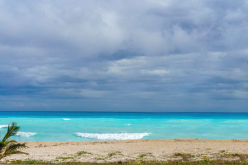 Fototapeta na wymiar Ideal Caribbean empty beach with azure sea