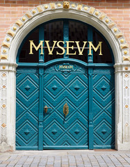 Museum - Tür mit Eingang in der Stadt