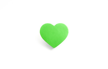 Green heart. image of nature, young leaf, clean energy, etc. シンプル素材　緑のハートマーク　自然、若葉、クリーンエネルギーなどのイメージ　白色背景