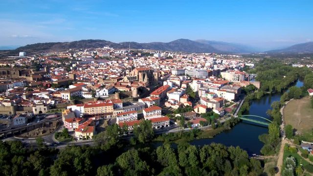 Plasencia en Drone. Plasencia, ciudad y municipio español de la provincia de Cáceres, situada en el norte de la comunidad autónoma de Extremadura (España) Video aereo con Dron