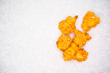 orange flavored popcorn - 195939729