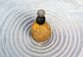 Fototapeta na wymiar zen sand and stone 