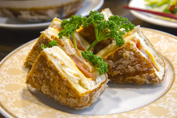 Taiwan's famous seafood restaurant, lobster sandwiches, is the restaurant's special menu, lobster and bread crispy sandwiches,