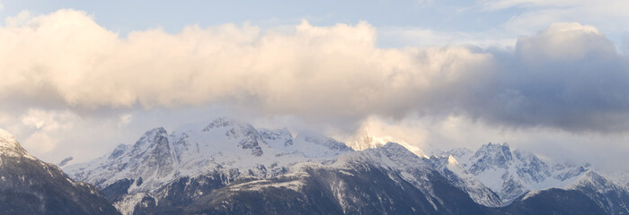 Fototapeta na wymiar Alaskan Mountains in winter