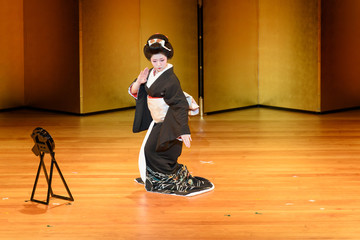 日本　舞踊　女性