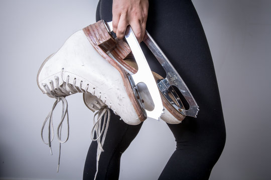 Holding skates