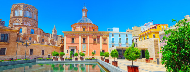 Valencia, Square of the Virgin Saint Mary and Basilica of the Mo