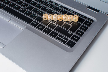 Malware Word auf Notebook Tastatur