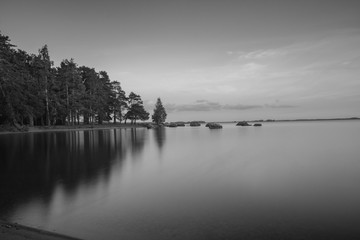 norwegen,schwarz,wei&szlig;,monochrome,landschaft,fotografie,fels,insel,see