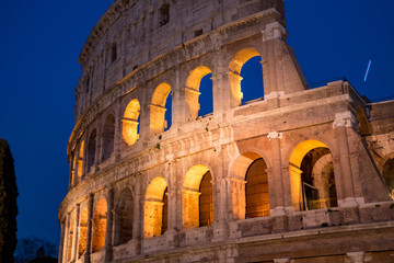 Obraz premium Night at the Colosseum in Rome, Italy