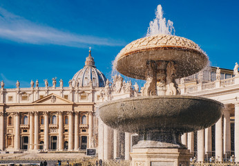 Obraz premium Saint Peter's Basilica and the fountain in front in Vatican City, Rome, Italy