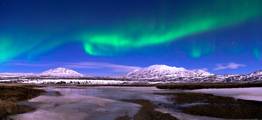 Fototapeta na wymiar Northern Lights in Þingvellir (Thingvellir) 