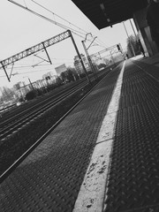 peron kolejowy czarno biały  © blesz