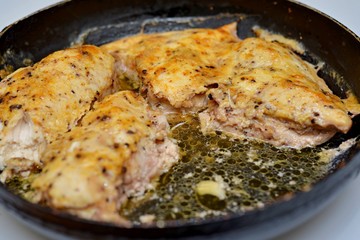 Grilled chicken breast with thyme, lemon and with addition of vegetables