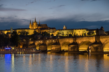 Fototapeta na wymiar Charles Bridge and Prague Castle at dusk