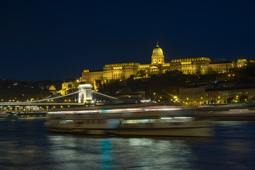 Fototapeta na wymiar Chain Bridge and Buda Castle at night