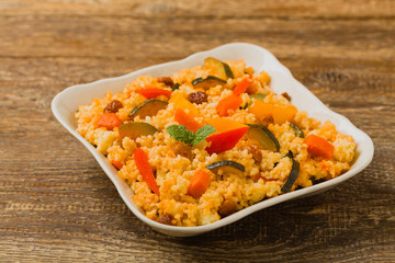 Millet with vegetables and raisins.
