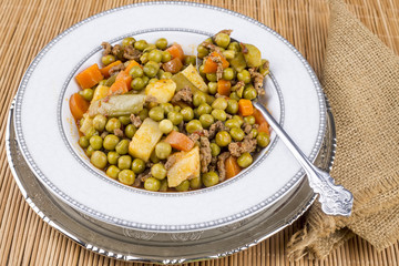 Turkish foods; etli bezelye