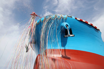 進水式　くす玉 © akiyoko