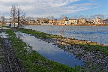 Fototapeta na wymiar La Saône en crue à Neuville