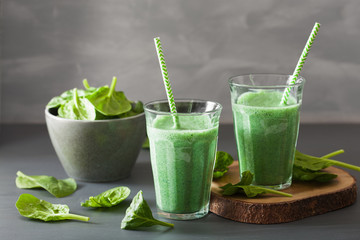 green spinach smoothie with spirulina, chia seed, lime, apple