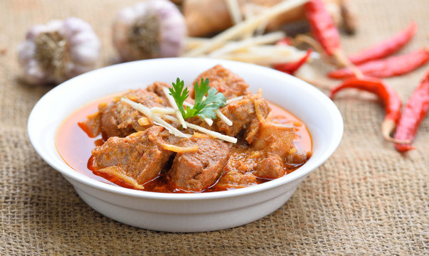 Pork Curry(Kaeng Hung Ley Moo)