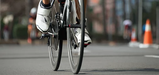 Poster Vélo Compétition cycliste, athlètes cyclistes faisant une course, vélo de course pendant la compétition Ironman. Course-vélo