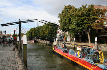 Fototapeta na wymiar Damiatebrug in the Kuipershaven