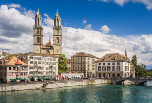 Historic Zurich center with famous Grossm&uuml;nster Church, Limmat river and Z&uuml;richsee, Switzerland. Historisches Zentrum von Z&uuml;rich mit der ber&uuml;hmten Grossm&uuml;nsterkirche, Limmat, Z&uuml;richsee, Schweiz.