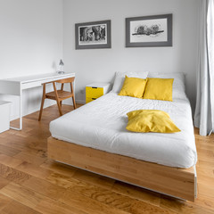 Fototapeta na wymiar Bedroom with big wooden bed