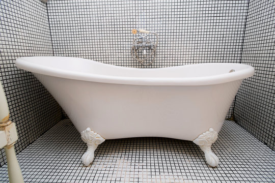 Vintage Shower Bath Tub In Colonial Interior Style Bathroom