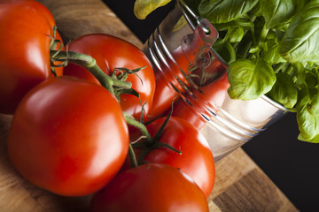 Pomidory i natka bazyli