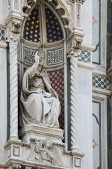 Fototapeta na wymiar Marble sculpture on the cathedral in Florence