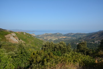 Fototapeta na wymiar Corse, vue du Col de Teghime 535 m, vers Bastia.