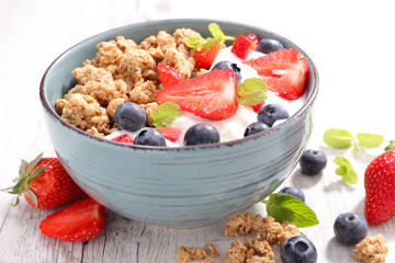 bowl of cereal, berry and cream