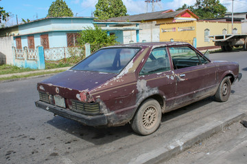 old damaged car in Cumana city