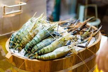 Schilderijen op glas Raw thai prawn seafood © sitriel