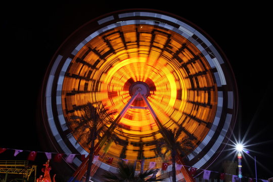 lunapark d&ouml;nme dolap eğlence gece 