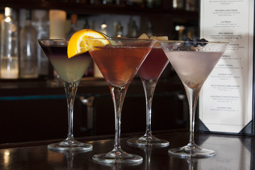 DRINKS ON THE BAR 